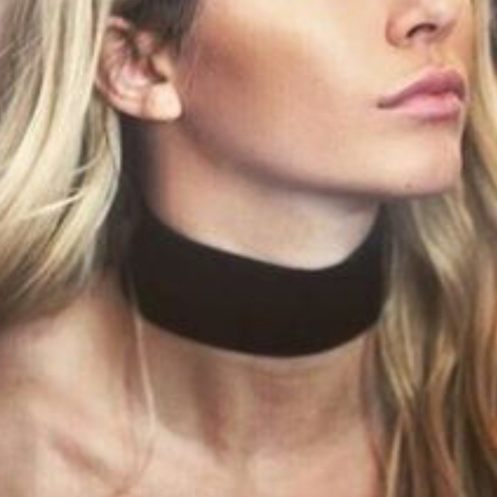 Express Wide Black Velvet Choker - Picture 2 of 5